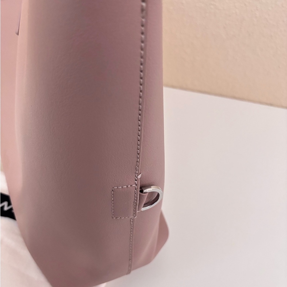 Away Women's Blush Italian Leather Latitude Travel Tote Bag - Picture 5 of 12